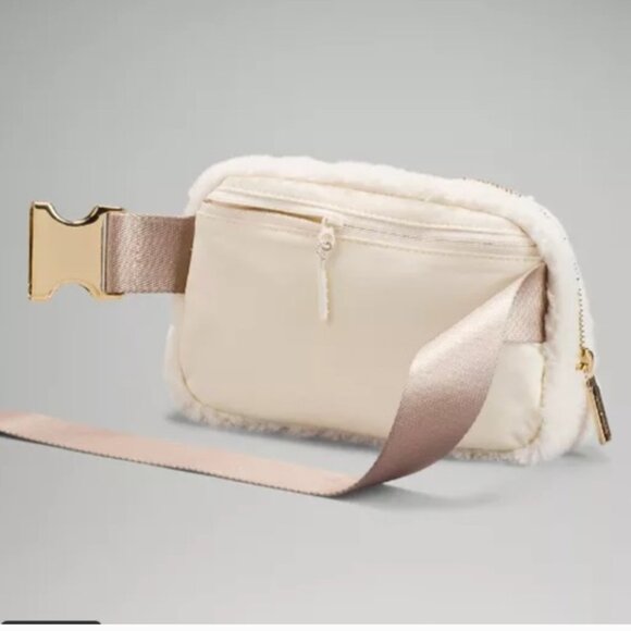 Lululemon NWT Everywhere Belt Bag Fleece Natural Ivory/Trench NWOT - Picture 2 of 6